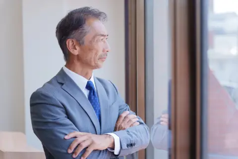 国家公務員の叔父が「定年後も働かないと生活できない」と話していました。退職金があっても、再任用を選ぶ人が多いのはなぜなのでしょうか？