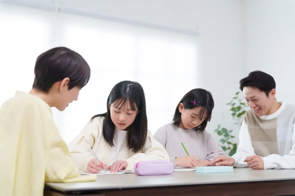 小学生の子どもが2人いて、習い事に月3万円ほどかかっています。子どもの習い事代は月いくらくらいが平均ですか？