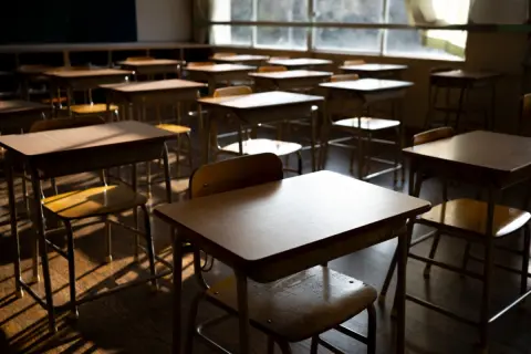 子どもが私立高校へ進学予定です。世帯年収は「1000万円」。妻は「今年から所得制限がなくなるなら授業料は無料だね」と喜んでいますが、本当に高校にかかる自己負担は「0円」になるのでしょうか？