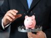生活保護費をやりくりし、毎月「3万円」を貯めている知人。本人は「老後のためだから問題ない」と言いますが、貯金が増えても、そのまま生活保護を受け続けられるのでしょうか？