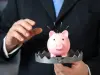 生活保護費をやりくりし、毎月「3万円」を貯めている知人。本人は「老後のためだから問題ない」と言いますが、貯金が増えても、そのまま生活保護を受け続けられるのでしょうか？