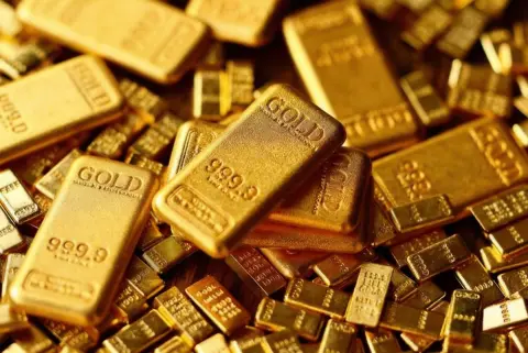 金の価格が上がり、保有していた金を売却した友人が「思ったより税金が高かった」と後悔。「NISAで金に投資していれば非課税だった」と言いますが、本当なのでしょうか？