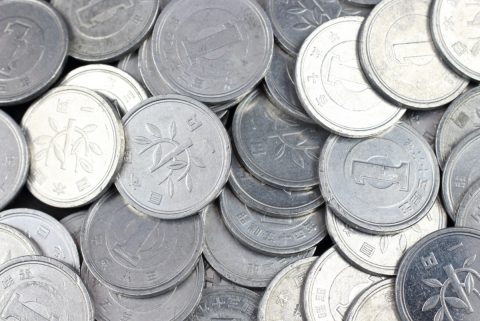 9歳の息子が「1円玉貯金が100枚貯まった！」と、親子で“ゆうちょのATM”へ行ったら「手数料330円」にショック！“預入額の3倍”もかかるなら、地道に使うしかない？ 無料で預け入れる方法とは