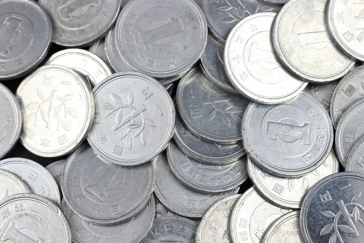 9歳の息子が「1円玉貯金が100枚貯まった！」と、親子で“ゆうちょのATM”へ行ったら「手数料330円」にショック！“預入額の3倍”もかかるなら、地道に使うしかない？ 無料で預け入れる方法とは