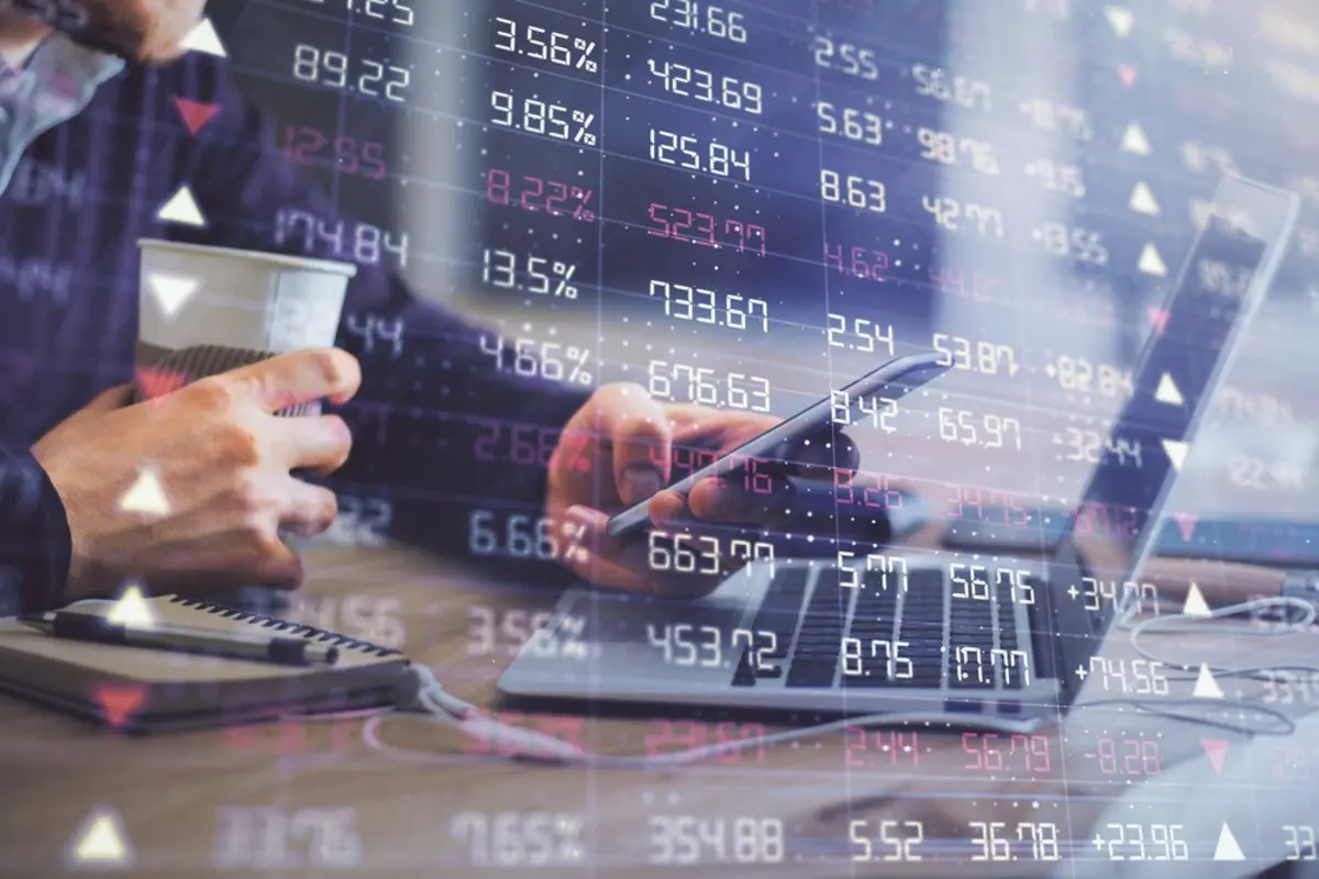 オルカンとS&P500のどちらに投資するか迷っています。両方に投資すれば分散効果は高まるのでしょうか？ それぞれの違いや、おすすめの選び方を教えてください。