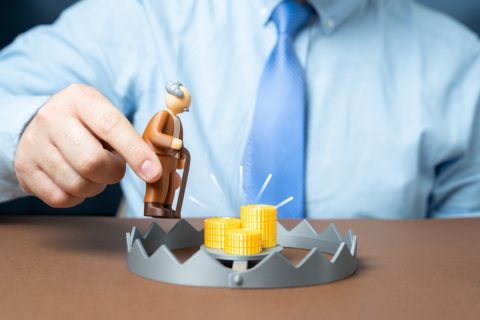 銀行の勧めで「退職金1000万円」を“ファンドラップ”に預けた父…1年後「運用益8万円」なのに“手数料17万円”に青ざめ！ 差し引き「9万円のマイナス」は取り戻せる？ 手数料の中身を確認