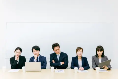 同じ部署の後輩から「年収600万円くらい」と聞いて驚き！ 勤続「10年」の私は「500万円」なのに、なぜ後から入社した人のほうが高収入なのでしょうか？ 年収「100万円」の差がつく理由とは
