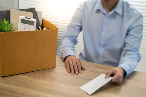 契約社員として「10年」働いていますが、退職金はゼロです…。正社員には支給されるそうですが、10月1日のルール改正で私も対象になるのでしょうか？