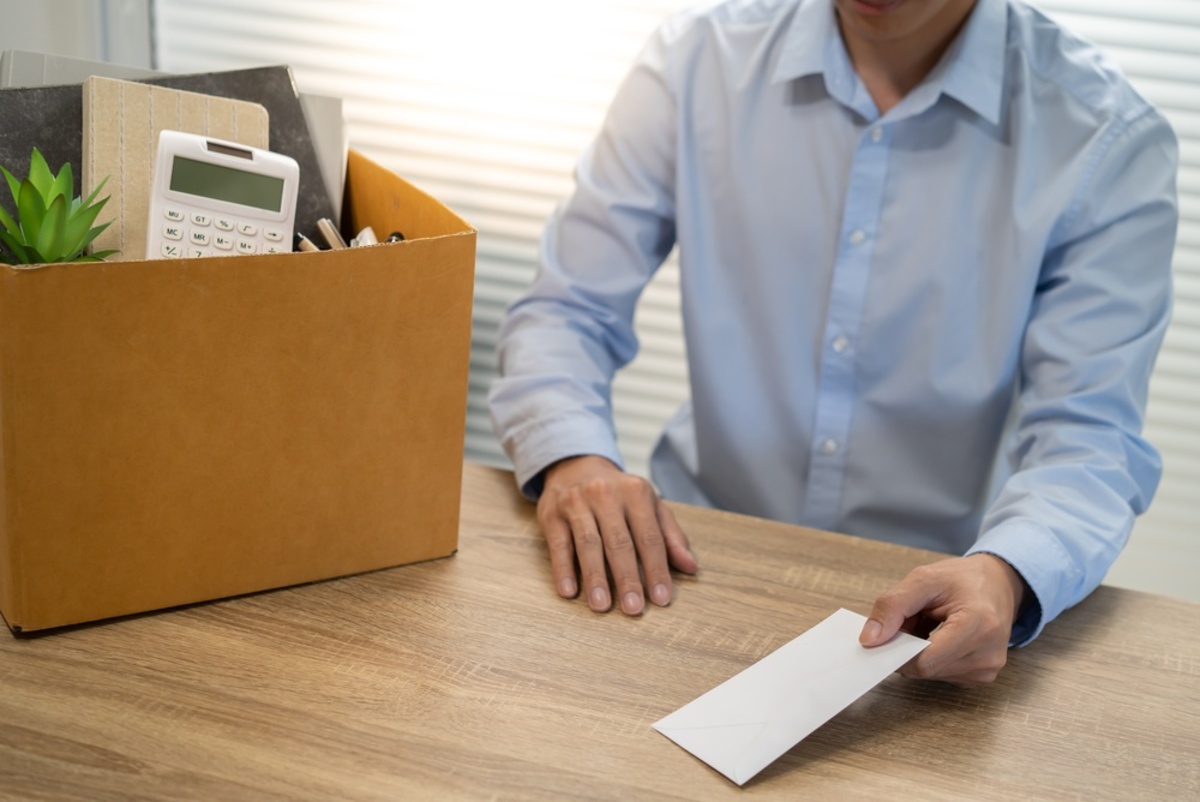 契約社員として「10年」働いていますが、退職金はゼロです…。正社員には支給されるそうですが、10月1日のルール改正で私も対象になるのでしょうか?