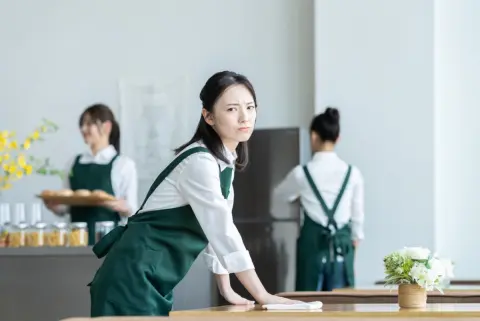 パートの勤務時間を増やそうと思っています。扶養内に収めたいのですが、「106万円の壁」と「130万円の壁」のどちらを超えないようにすればいいのでしょうか？