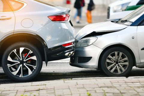 納車3ヶ月の「アルファード」が追突され“修理代80万円”！ 相手が「保険で払う」と言ってくれましたが、売却時「事故車なので査定が100万円下がる」とのこと…この“格落ち分”も相手に請求できますか？