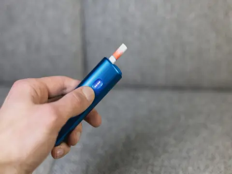 毎日「加熱式たばこ1箱」吸う夫。4月に続き10月も“たばこ税の見直し”で、愛用のプルームは1箱「40円アップ」！ 1年で“1万4600円”増えますが、さらに3年後「1箱30円」増える予定!? 増税の見通しを確認