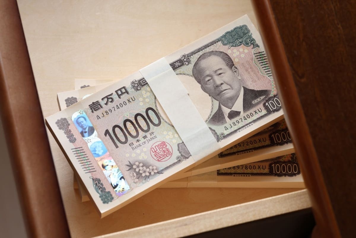 父の遺産分割協議後に「500万円」のタンス預金が見つかりました。これも相続財産に加える必要があるでしょうか?