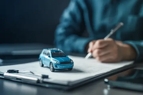 大学生ですが、車の購入を考えています。アルバイト収入しかないのですが、大学生でも自動車ローンを組んで車を買うことはできるのでしょうか？