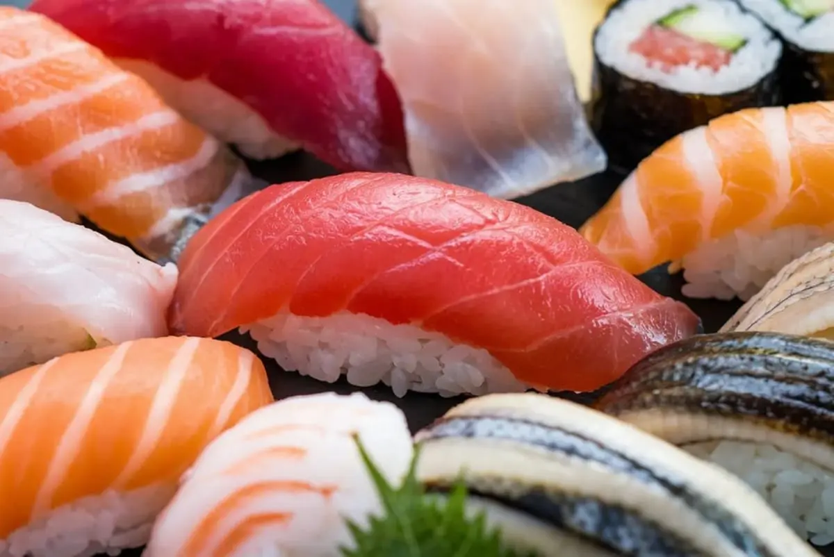 「スシローの株主優待券で2000円浮いた」と言う同僚…“100株からもらえる”そうですが「1株5500円・計55万円」で躊躇い…3年で“株価2倍”なら買うのもアリなのでしょうか？ 配当金も確認