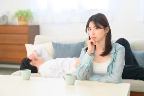「パートナーに独身気分を感じる」割合は“結婚5年未満”で76.8％!? 夫の支出制限ギャップと「じぶんファースト支出」が引き起こす“夫婦のすれ違い”を防ぐ方法