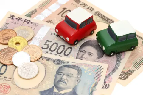 「車検や税金も月額に含められるカーリースがある」と聞きました。毎月の車関連費を一定にしたい場合、契約前にどこまで確認しておくべきでしょうか？