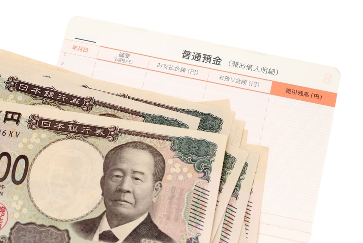 生活保護を受けながら節約し、「50万円」貯まりました。預金が増えると、保護費は減額・停止されるのでしょうか？