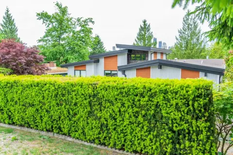 通学中の子どもが毎日マンション敷地を近道に使い、植栽の補修に「5万円」かかりました。夫は「地域の子どもだから仕方がない」と言いますが、年間「約200日」通られるなら今後も傷みそうです…地域への配慮と住民負担、どこで線を引くべきでしょうか？