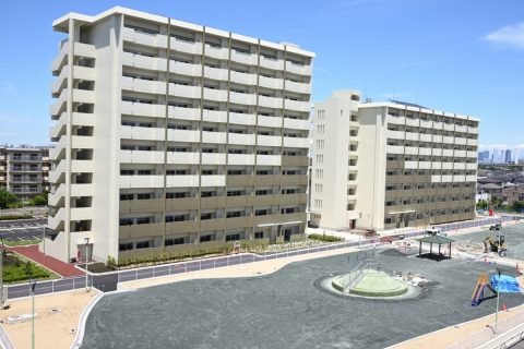60歳の夫が「退職金で1000万円の中古マンションを現金購入したい」と言い出しました。私は賃貸のままでいいと思うのですが、老後25年間の住居費はどちらが安く済むのでしょうか？