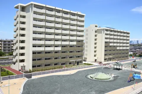 60歳の夫が「退職金で1000万円の中古マンションを現金購入したい」と言い出しました。私は賃貸のままでいいと思うのですが、老後25年間の住居費はどちらが安く済むのでしょうか？