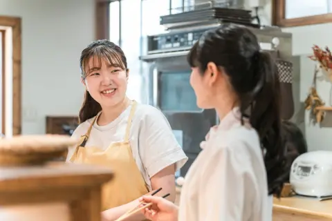 アルバイトを始めて1年ほどになります。「バイトでも有給休暇があるよ」と母から聞きました。週3日勤務で高校生なのですが、有給休暇はもらえるのでしょうか？