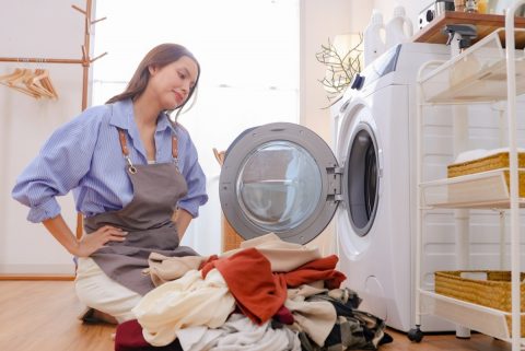 夫が節約のため、洗濯物を「3日分まとめて洗う」と言い出しました。私は毎日洗いたいのですが、夫は「まとめたほうが水道代も電気代も安い」と主張…。実際、どれくらい節約できるのでしょうか？