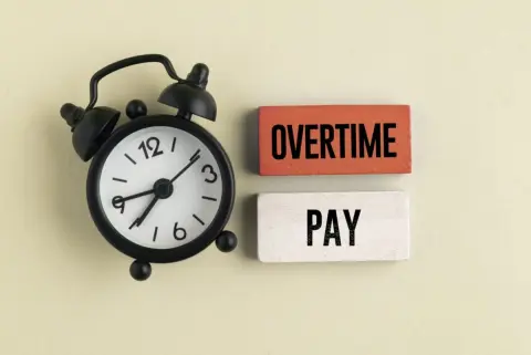 職場で人手不足が続き、断れずに毎月残業していたら年間収入が想定より増えていました。自分ではシフトを増やしていなくても、「税金の壁」を超えたら所得税は増えるのでしょうか？