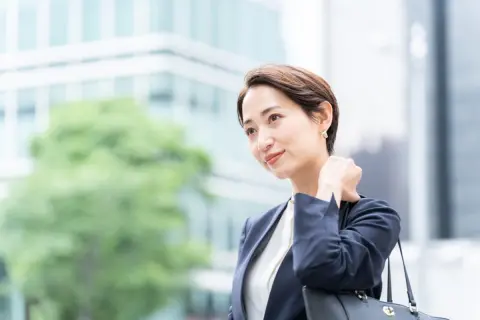 40歳の私と大学時代の友人は、ともに「年収500万円」です。私は社員50人の会社、友人は大企業勤務。「50代になれば差がつく」と言われましたが、本当でしょうか？