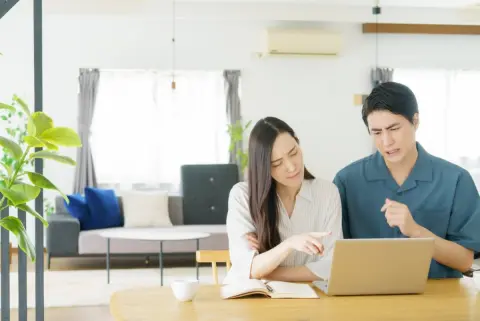 手取り「30万円」なのに、生命保険料を毎月「3万円」払っています。妻から「保障をつけすぎじゃない？」と言われましたが、住宅ローンがある家庭ならこれくらい払うのは普通なのでしょうか？